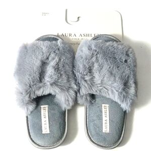 LAURA ASHLEY GRAY FUR MEMORY FOAM SLIPPERS SIZE SMALL 5-6 NWT